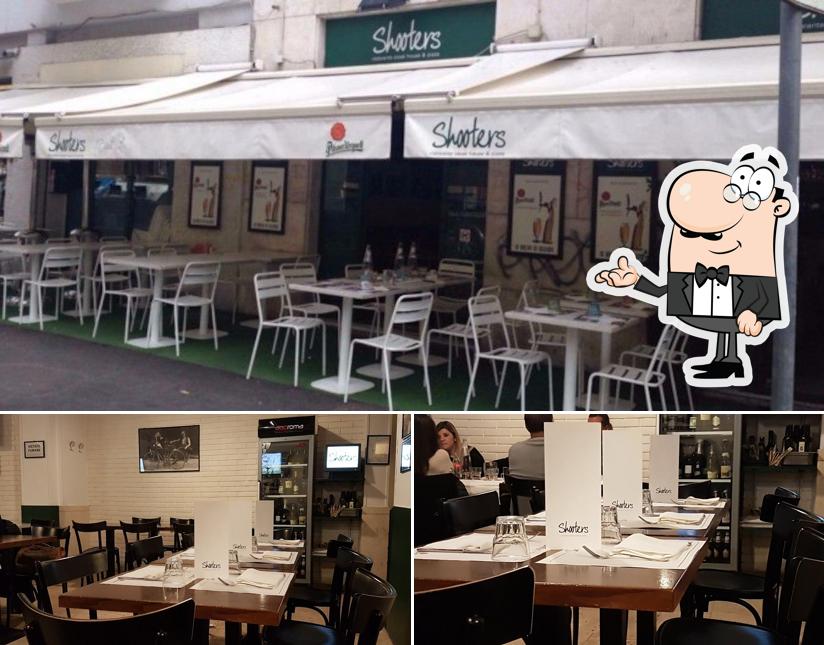 Dai un'occhiata agli interni di Shooters Roma