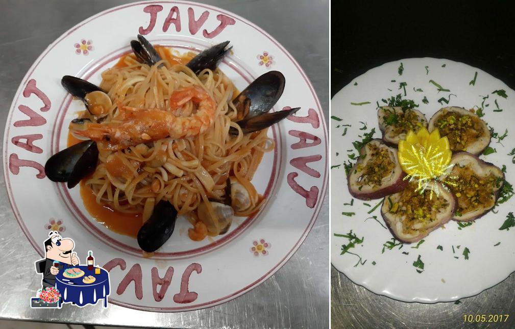 Ordina tra i vari prodotti di cucina di mare disponibili a Javj Vecchia Stazione