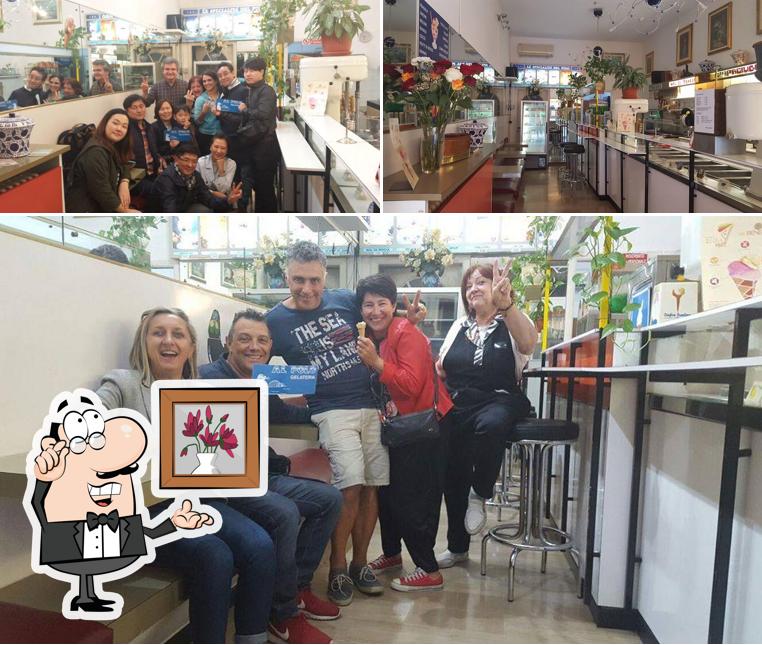 Siediti a un tavolo di Gelateria al Polo
