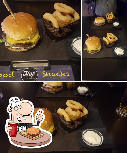 Ordina un hamburger a Höfli Pub