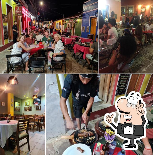 Sente em uma das mesas no Dom Obá Restaurante
