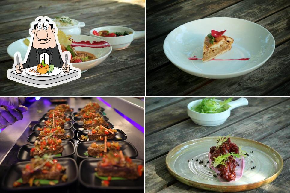 Food at FlyDining - Agra - Adventure Dining Experience