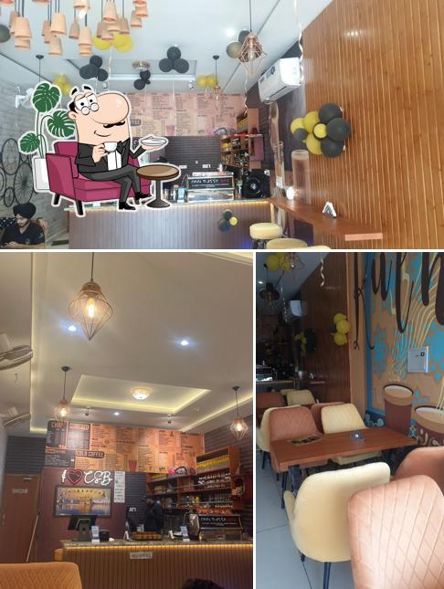 Take a seat at one of the tables at Chai Sutta Bar (Rama Mandi)