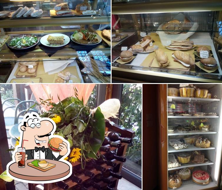 Ordina un hamburger a Bar Caffetteria Pasticceria Patrizia