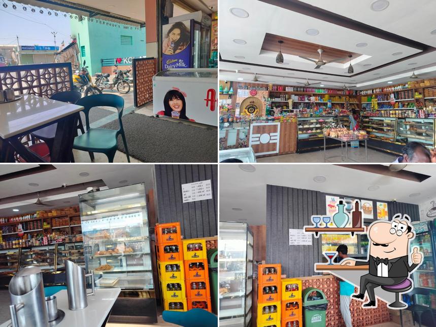 The interior of Chennai Cakes