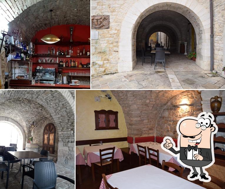 Siediti a un tavolo di La Locanda di Tullio e Amalia - Re.Tra.Os. Di De Simone Antonio E Russo Francesco & C. S.N.C