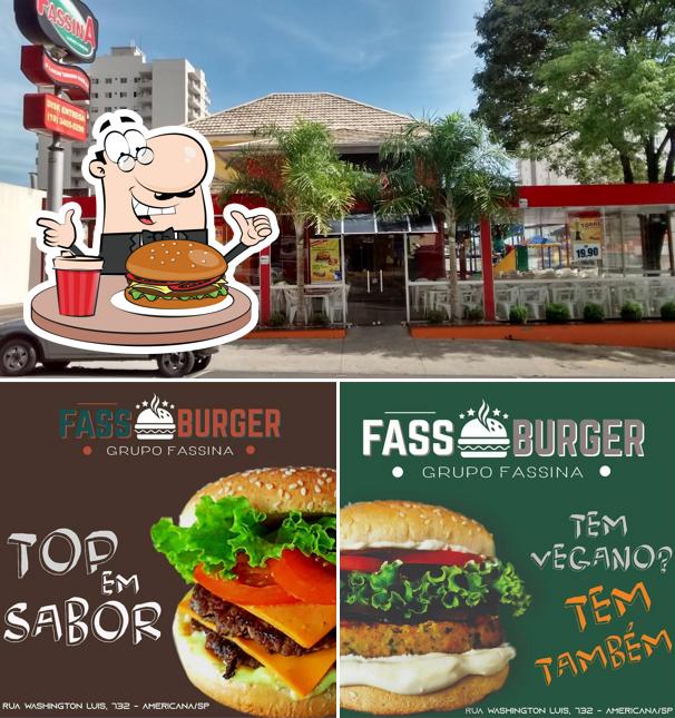 Peça um hambúrguer no Fass Burger