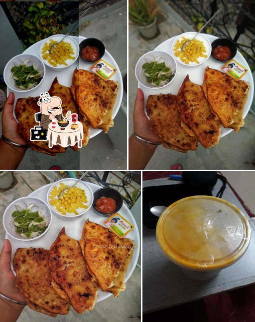 Meals at Pandit Prathey Wala