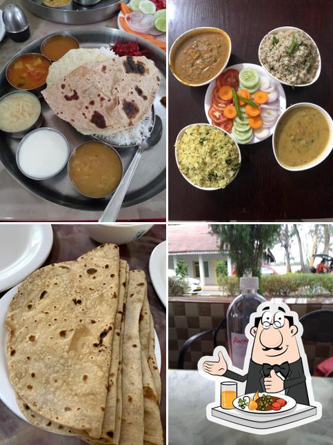 Food at Hotel Mayura Shantala Halebeedu