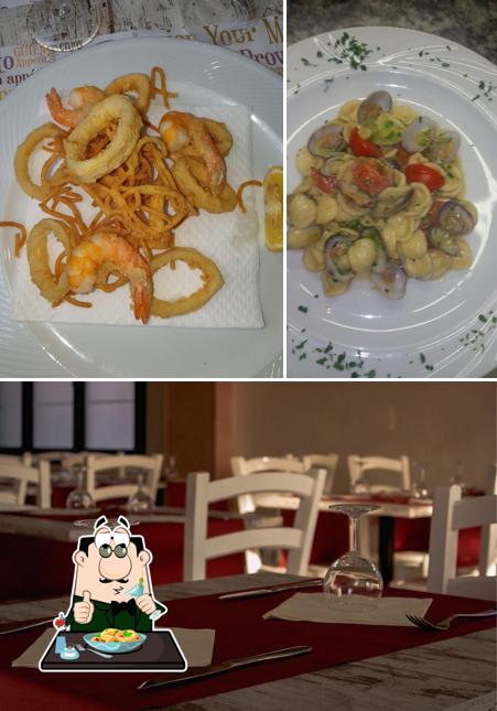Ristorante Pizzeria La Terrazza si caratterizza per la cibo e interni