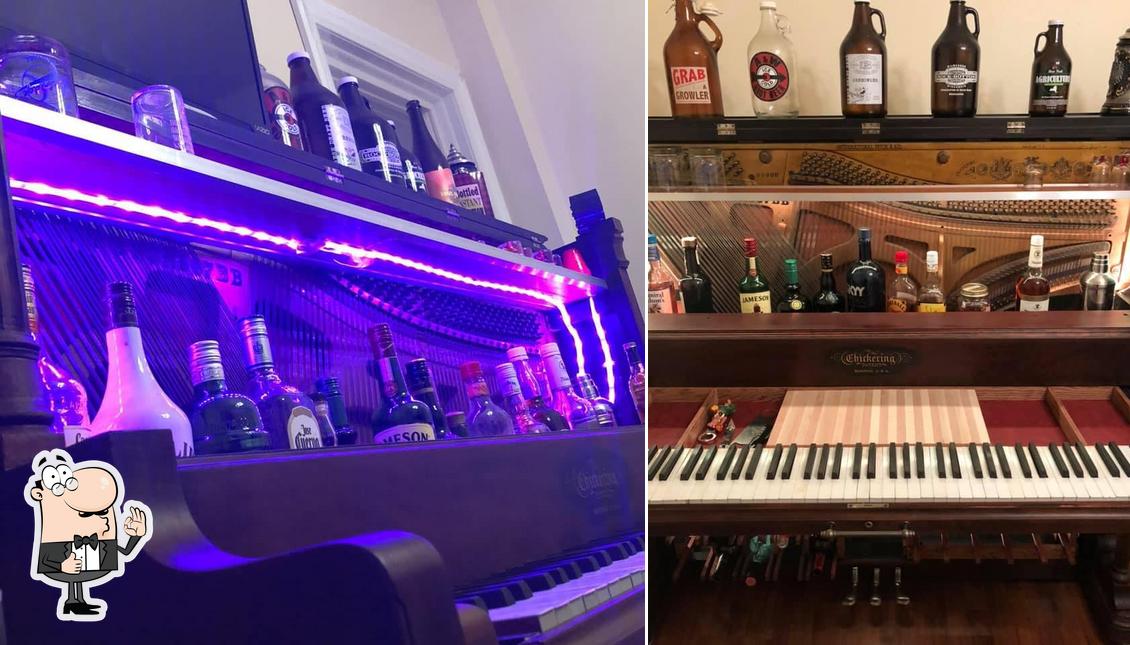 Piano Bar on J