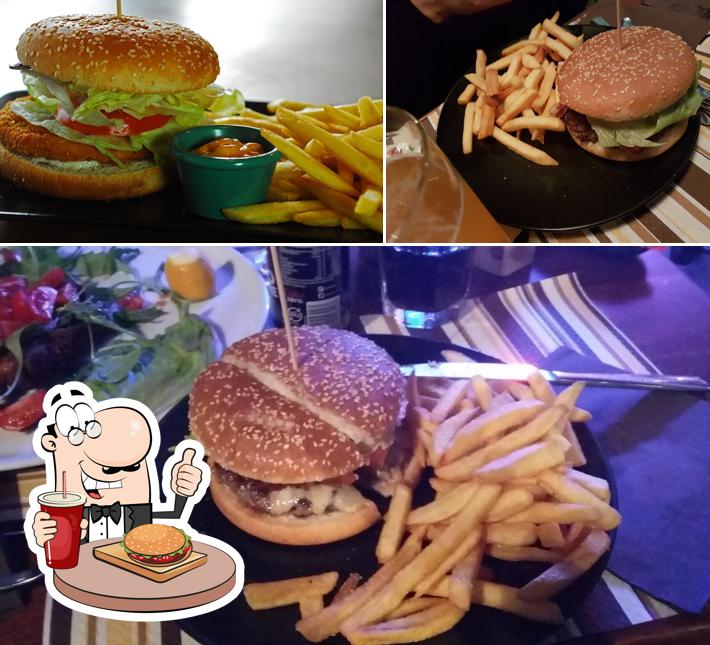 Ordina un hamburger a Bonaventura Music Club