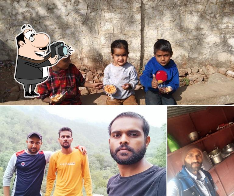 Look at the image of MAMA JI CHAT BHANDAR LATARA