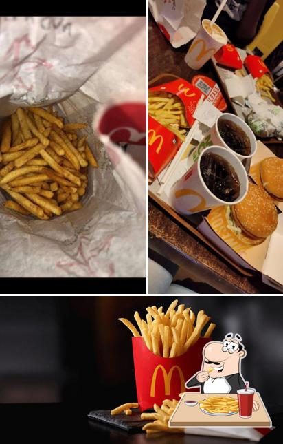 Order finger chips with different sauces