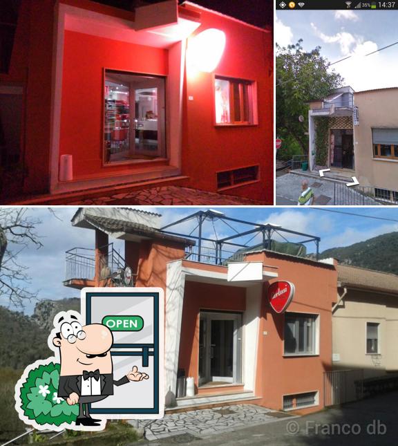 Gli esterni di CERBASI CAFE'