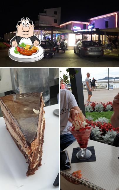 Coffee bar Tonci si caratterizza per la cibo e esterno