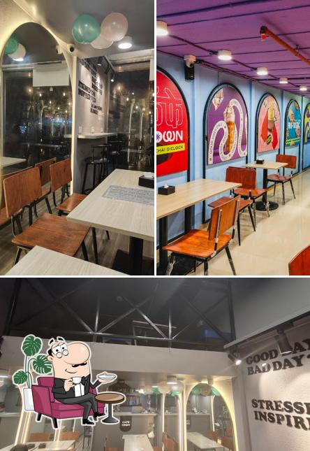 The image of interior and food at CAFE TOWN