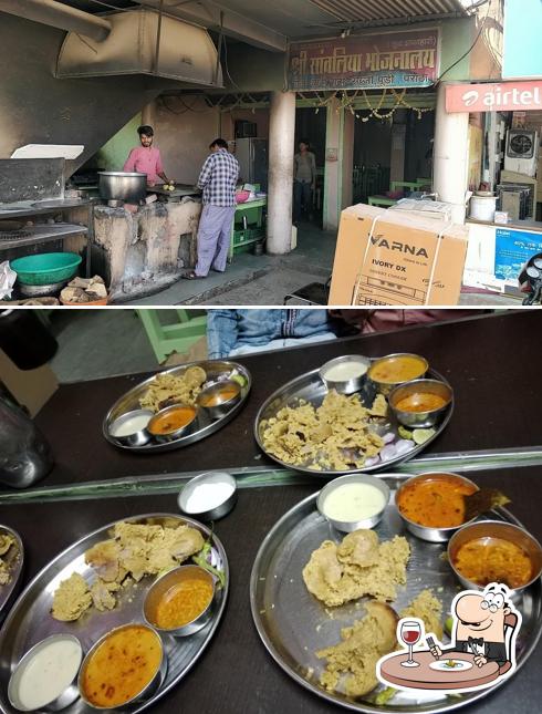 Food at Sawaliya Bhojnalay