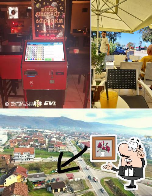 Caffe Bar Mozart si caratterizza per la interni e esterno