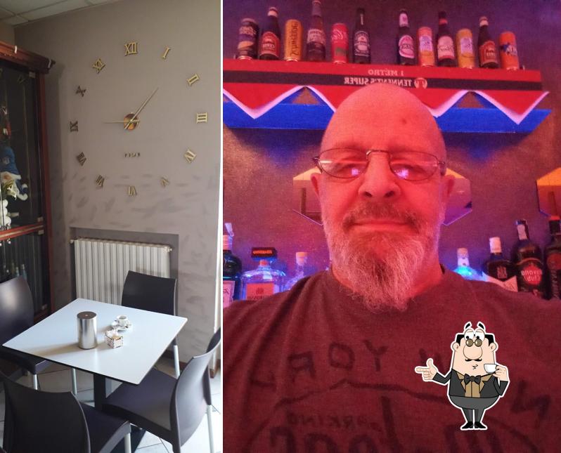 Goditi un drink a Bar L'Altro Caffè Commercio
