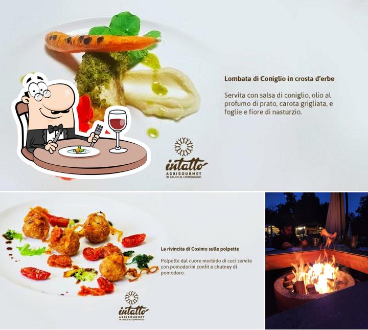 Tra le diverse cose da Agriturismo Intatto si possono trovare la cibo e bevanda