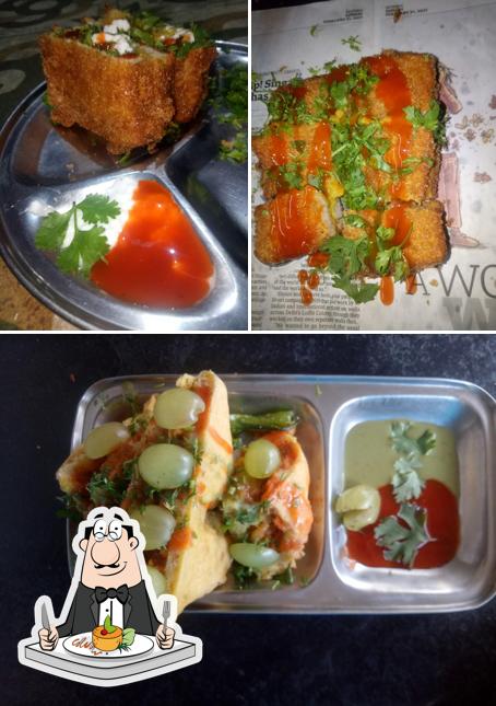 Food at Sanju Vadapav