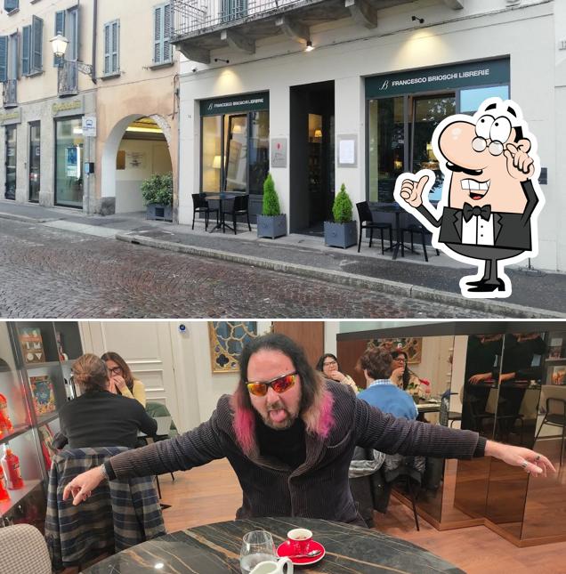Siediti a un tavolo di Caffè Fuoriporta