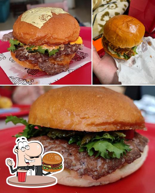 Order a burger at Louis Burger, Saket (Cloud kitchen)