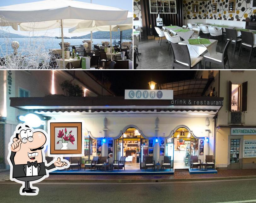 La intérieur et nourriture du restaurant
