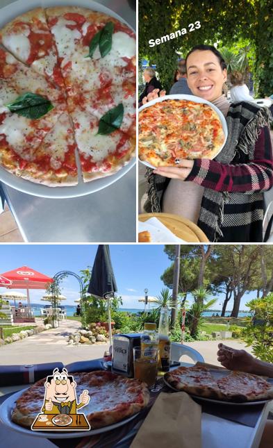 A Lido Galeazzi Beach Bar, puoi provare una bella pizza