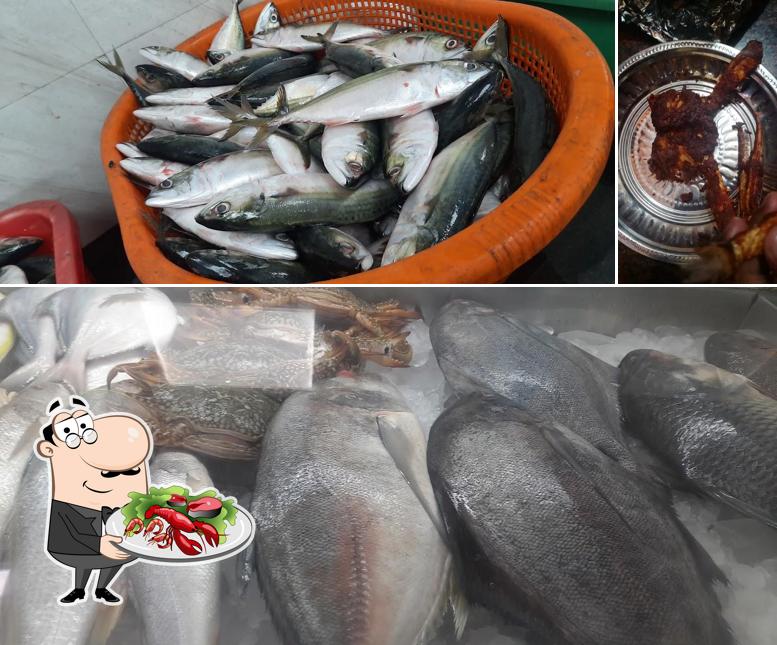 Get seafood at Kscff fish stall (DMS)