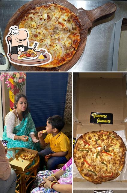Pick pizza at YUMMEE TUMMEE