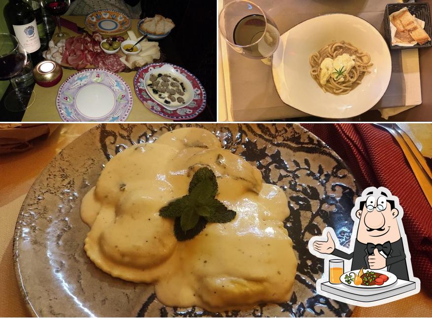 Cibo al Osteria cacio e vino all'antico Borgo