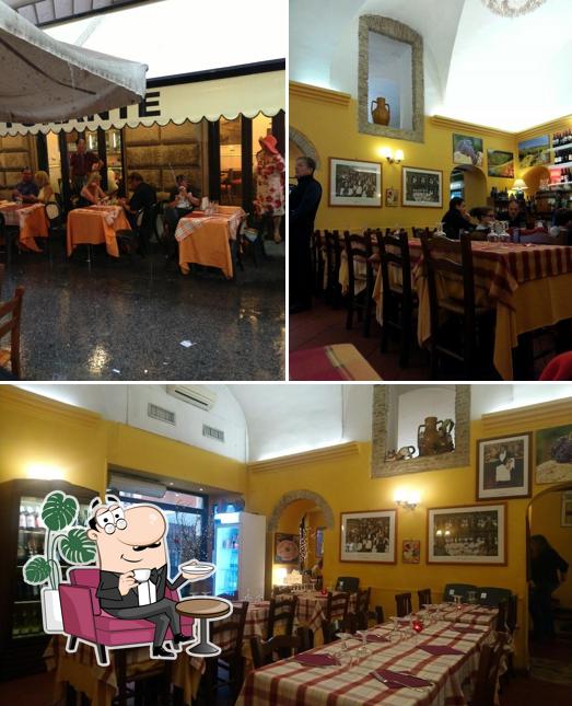 Siediti a un tavolo di AL CAMINETTO Trevi/Spagna