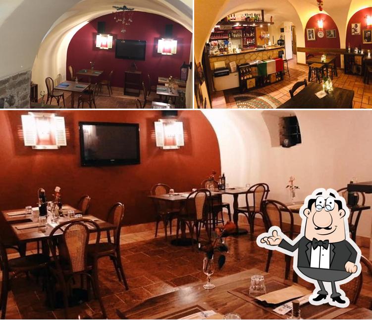 Gli interni di Osteria L'Antico Pozzo