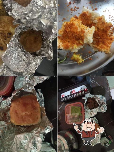 Food at Maharashtrian Vada Pav
