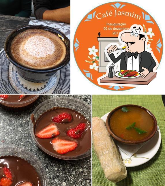 Comida em Café Jasmim