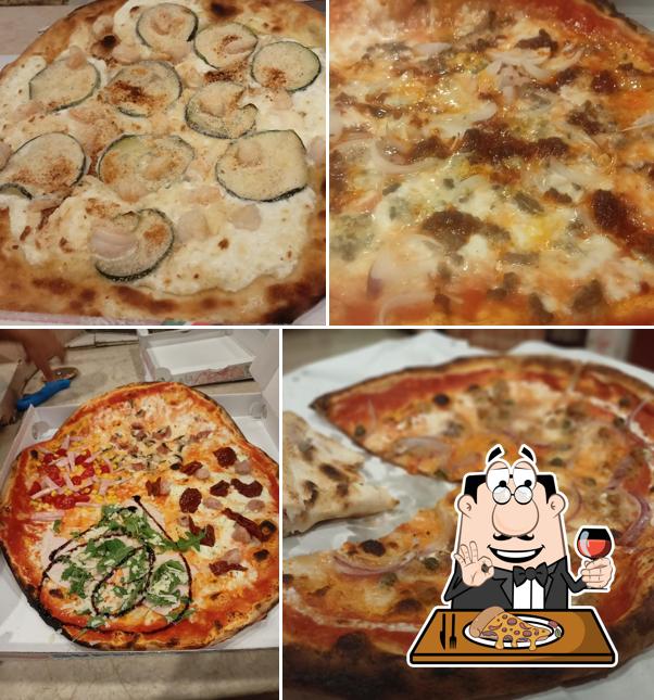 Ordina tra le svariate varianti di pizza