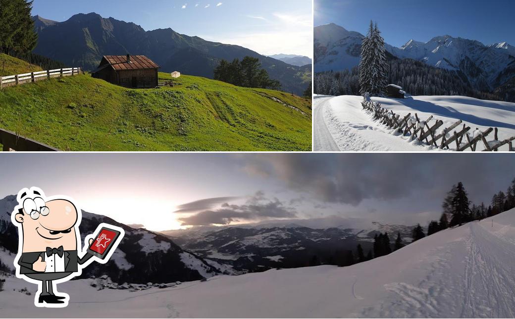 Goditi la vista dagli esterni di Schlittelbeiz Brün
