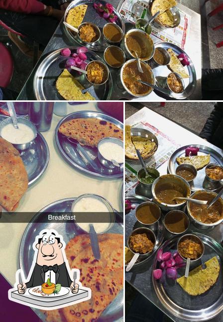 Food at Apna Vaishno Dhaba