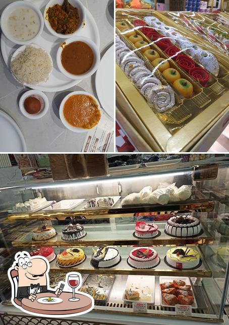 Food at Hariram Sweets