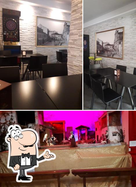 Dai un'occhiata agli interni di Caffé Delle Rose