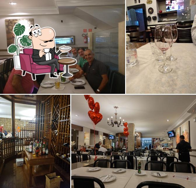 Veja imagens do interior do Pizzaria São Pedro