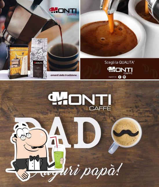 Goditi qualcosa da bere a Point Stores Monti Caffe' Via Lincoln