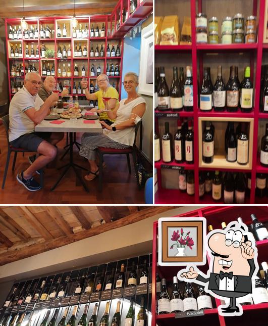 Dai un'occhiata agli interni di Tempo Sala da Vino