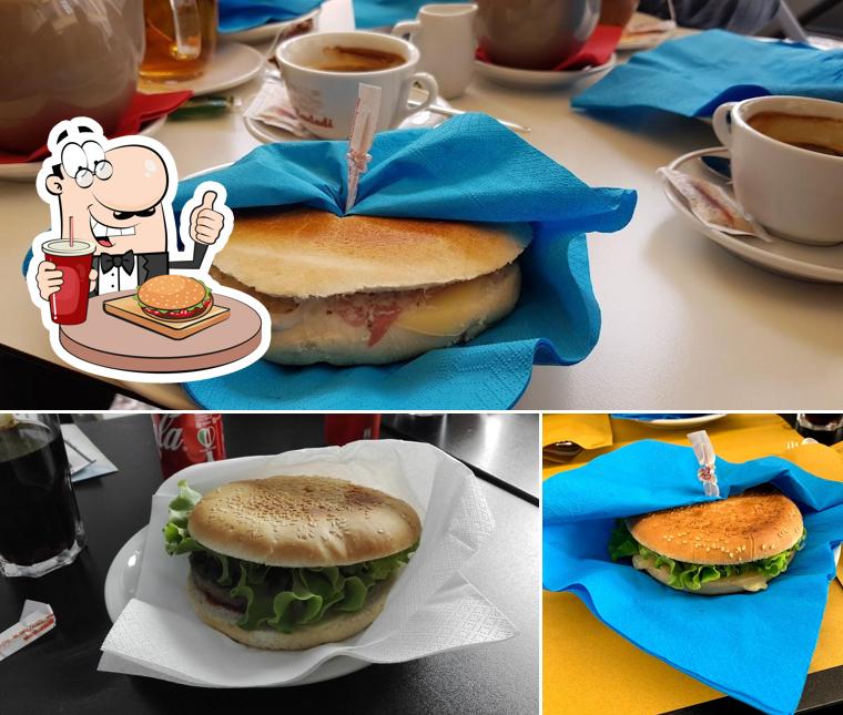 Ordina un hamburger a Stella d'Italia