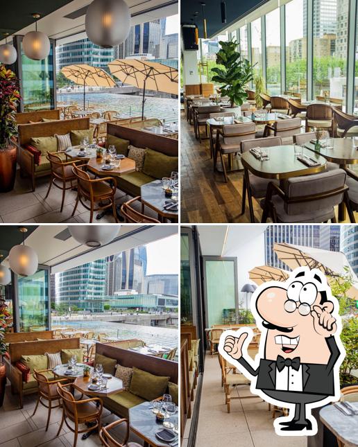 Installez-vous à l'une des tables de Éclipse - The Table Bar