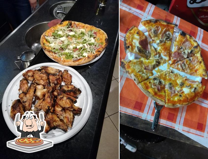Prenditi una pizza a Alex Cafe' Pizzeria D'Asporto Di De Leo Giuseppe