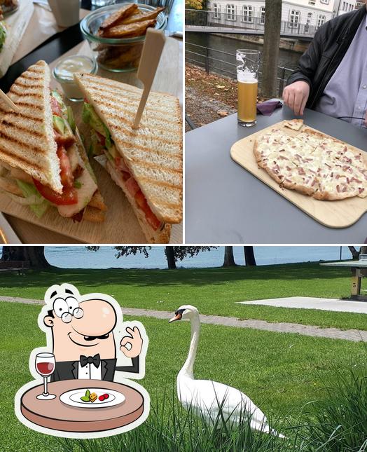 La cibo e interni del ristorante