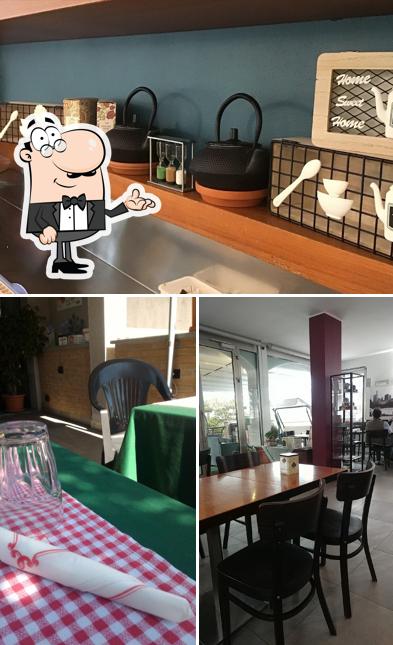 Siediti a un tavolo di Happy Bar